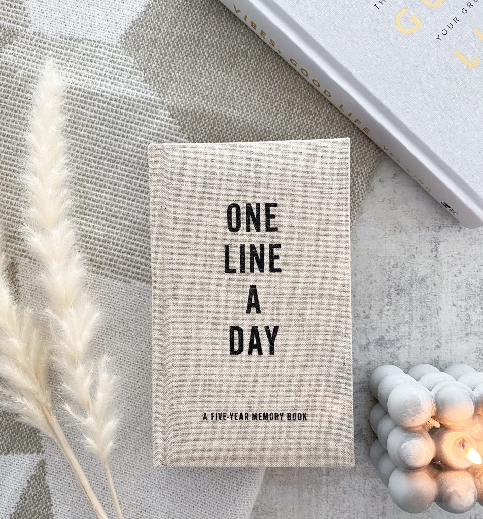 'One line a day' 5 year memory book