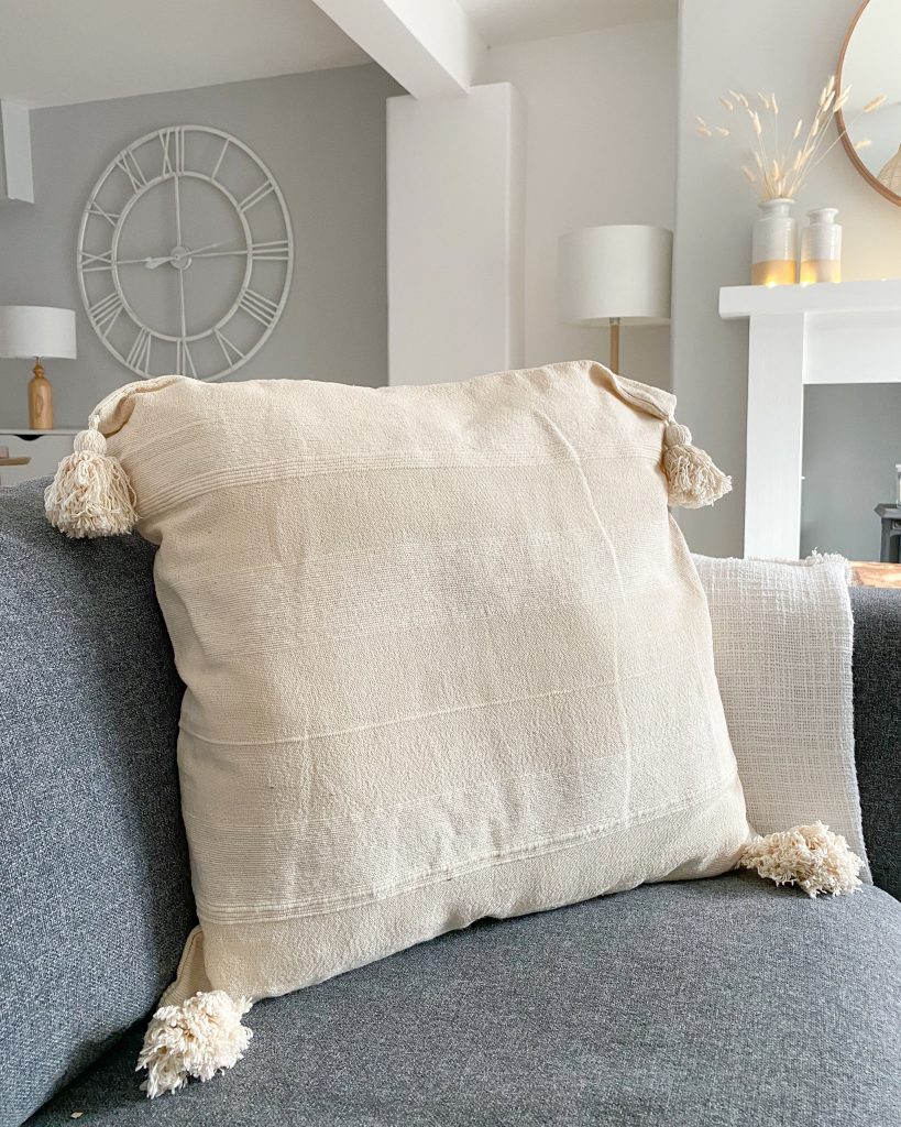 Big cream cushions hotsell