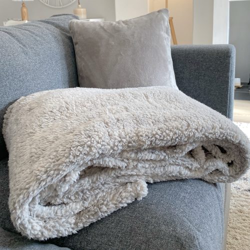 Softest grey and white fluffy throw - Image 3