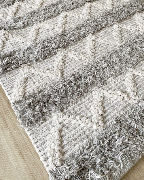 Grey and white chevron textured rug - Image 3