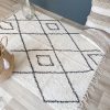 Berber diamond rug with tassels - Image 4