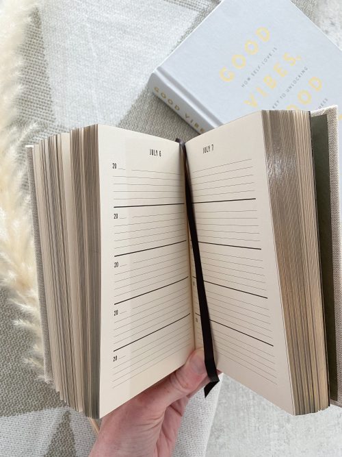 'One line a day' 5 year memory book - Image 4