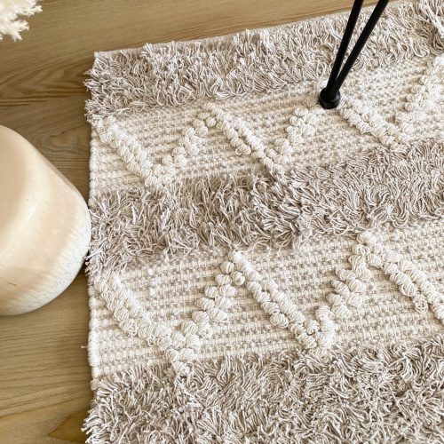 Beige and white chevron textured rug - Image 3