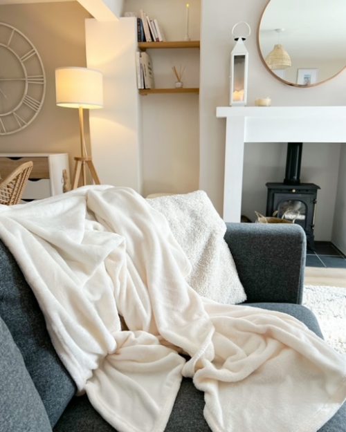 Super soft & snuggly cream blanket/throw - Image 3