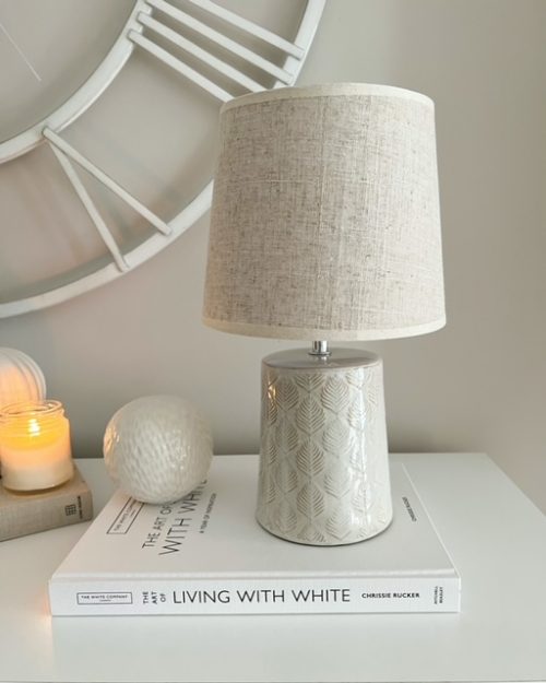 Ceramic table lamp with leaf decoration