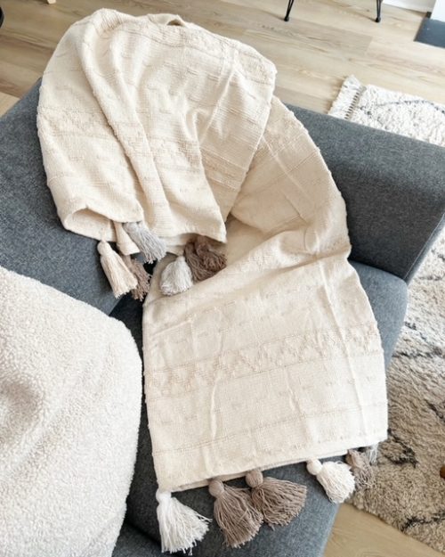 Natural textured throw with tassels - Image 3