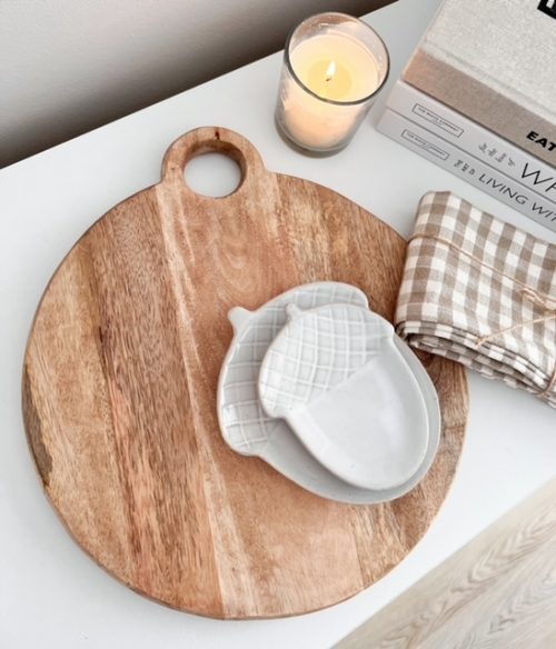 Rustic round wooden board with handle