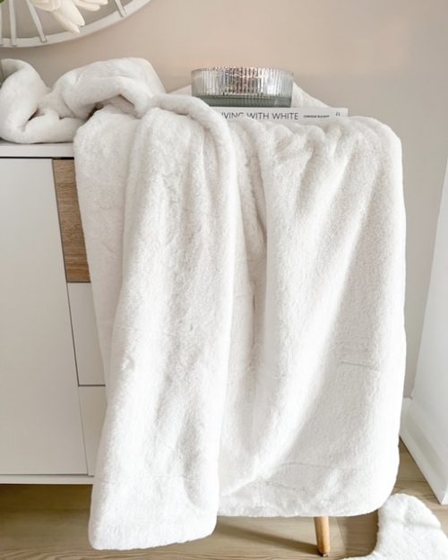 Stunning, luxury quality white faux fur blanket/throw