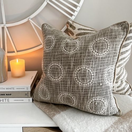 Circle dot print quality cushion