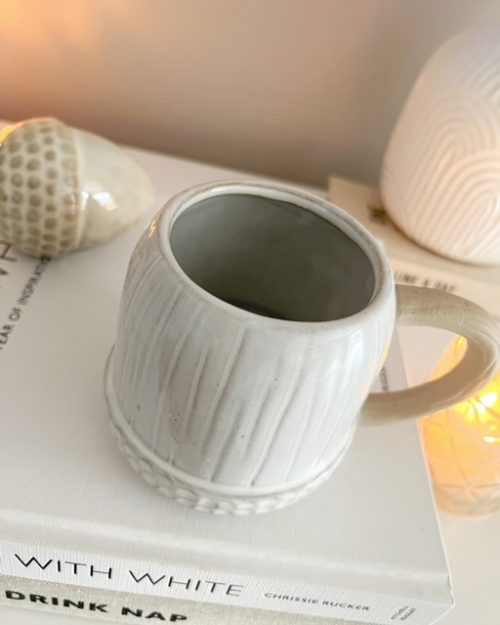 Beautiful ceramic acorn mug in a natural finish - Image 3