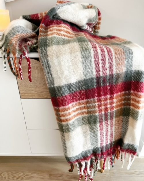 Beautiful warming tone tartan throw/blanket - Image 4