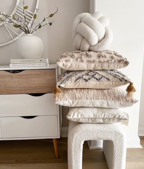 Tufted Nordic cushion with tassels - Image 4