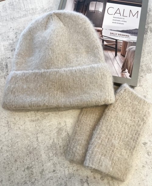 Softest boucle scarf, hat and glove set - beige - Image 3