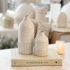 Pair of decorative white vases - Image 2