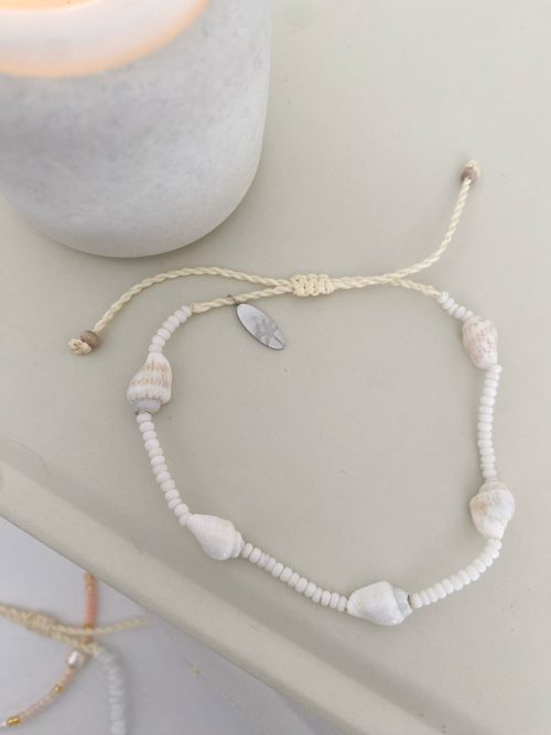 Shell & pretty bead bracelet